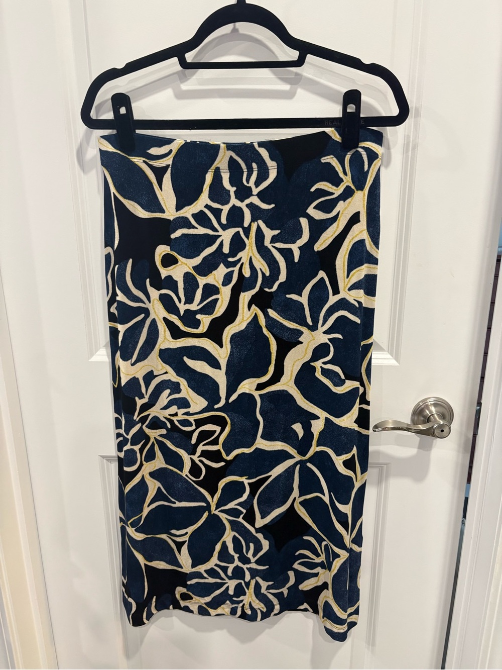 Chico's Navy Cream Midi Skirt Abstract Slinky Material Office Casual Sz 1 (8/10)